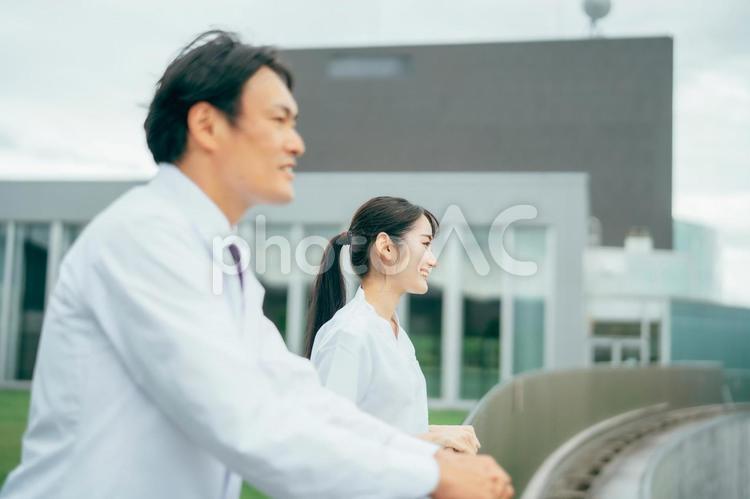白衣を着た男性と女性 病院,医者,看護師の写真素材
