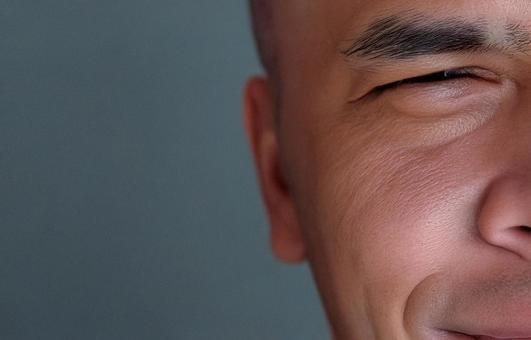 不敵な笑みを浮かべるおじさん 生成AI 不敵な笑みを浮かべるおじさん 生成AIの写真