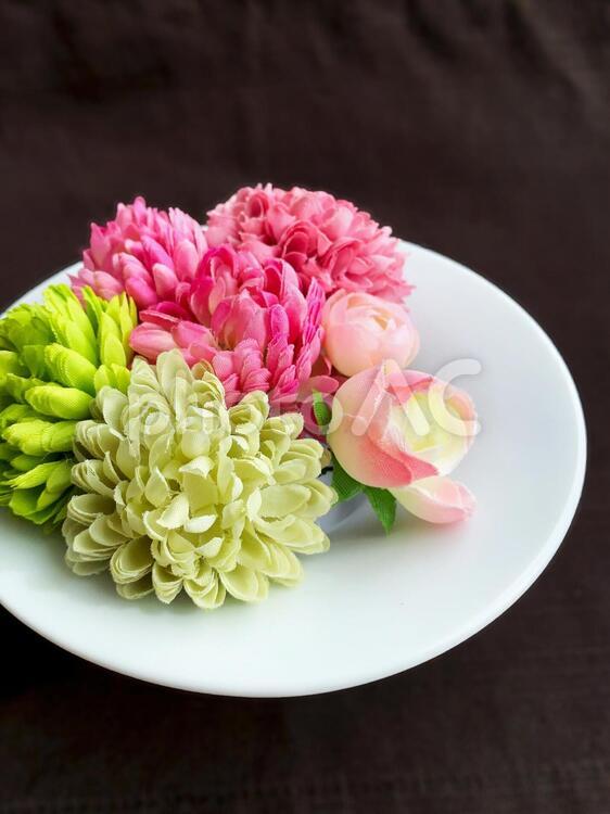 花と皿（造花）1 花,造花,背景の写真素材