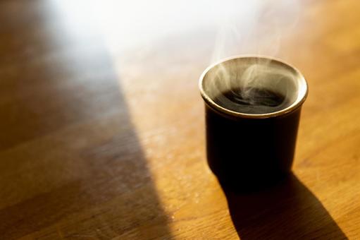 明るい光とコーヒーの湯気｜持ち手無し コーヒー,湯気,珈琲の写真素材