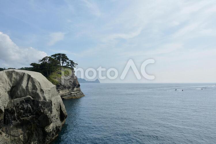 断崖絶壁と海と空 海,空,青空の写真素材