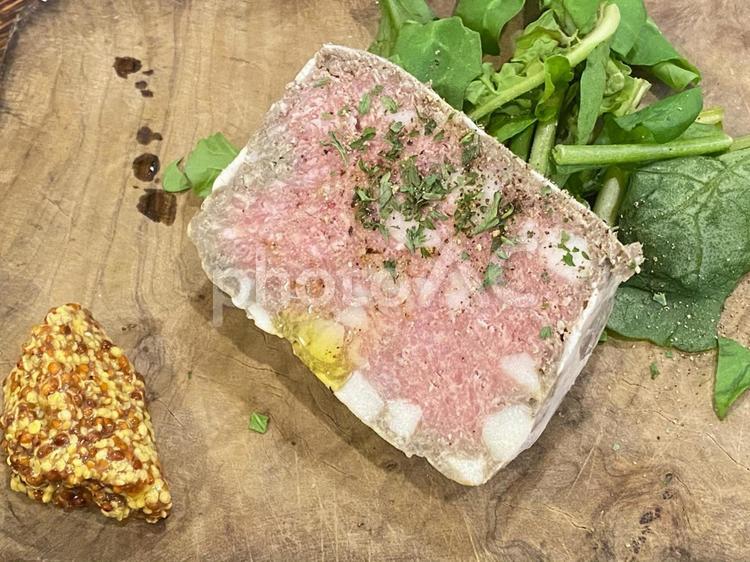 パテののった木皿 パテ,粒マスタード,野菜の写真素材