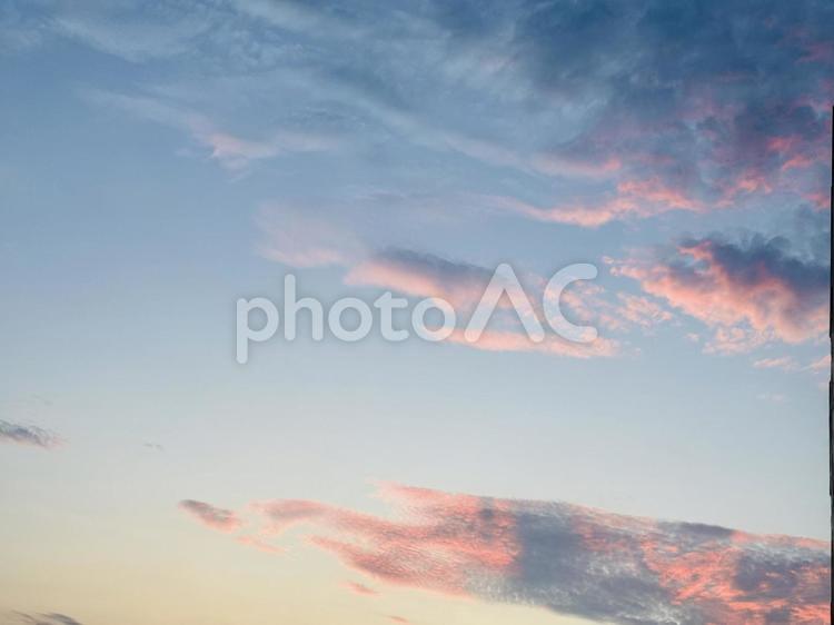 夏の夕暮れ 空,雲,景色の写真素材