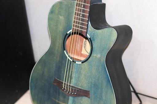 青 クラシックギター 楽器　木目 ギター,クラシックギター,青の写真素材