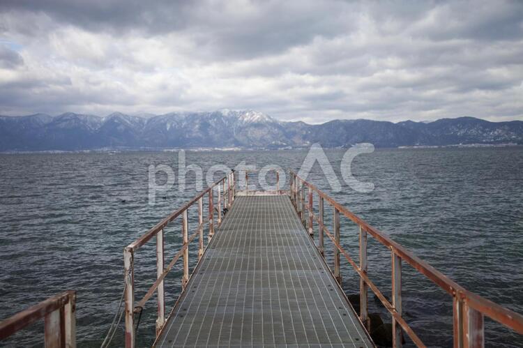 琵琶湖の風景 琵琶湖,橋,湖の写真素材