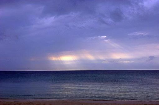 ニューカレドニア478 ウヴェア島 光芒 ニューカレドニア478 ウヴェア島 光芒の写真