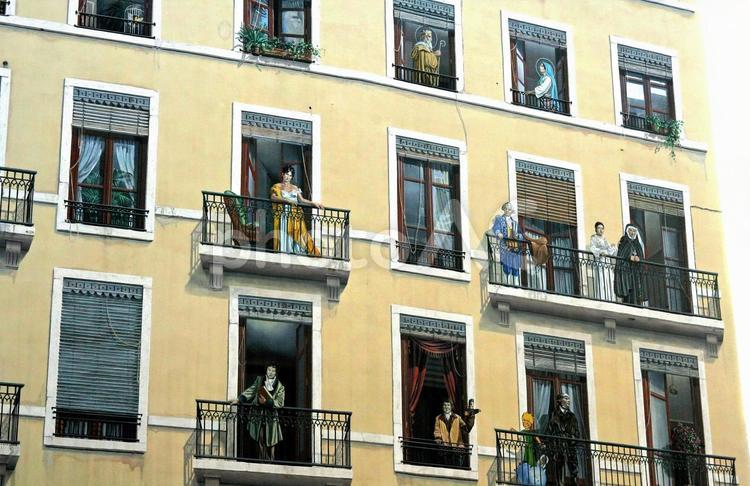 フランス　リヨン　壁画のある建物 フランス,リヨン,壁画のある建物の写真素材