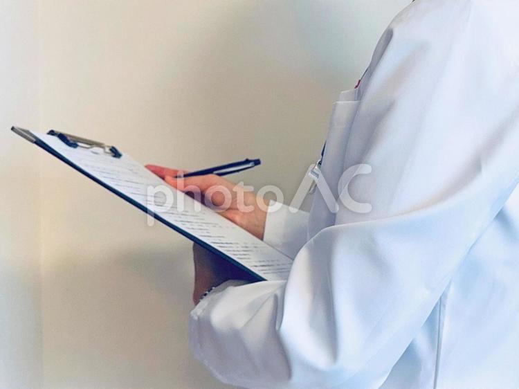 問診票に書き込む女性医師 問診票,女医,カルテの写真素材