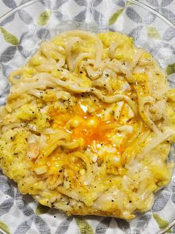 カルボナーラうどん崩し玉子2 カルボナーラうどん崩し玉子2の写真