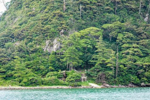 島根・隠岐道後五箇の弁天島と弁天神社 道後,隠岐,五箇の写真素材