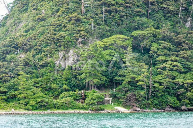 島根・隠岐道後五箇の弁天島と弁天神社 道後,隠岐,五箇の写真素材