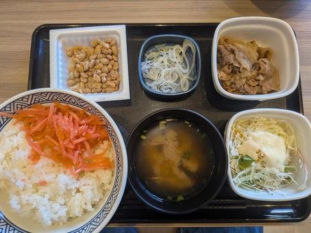 納豆牛小鉢定食 納豆牛小鉢定食 吉野家,朝食,朝定食の写真素材