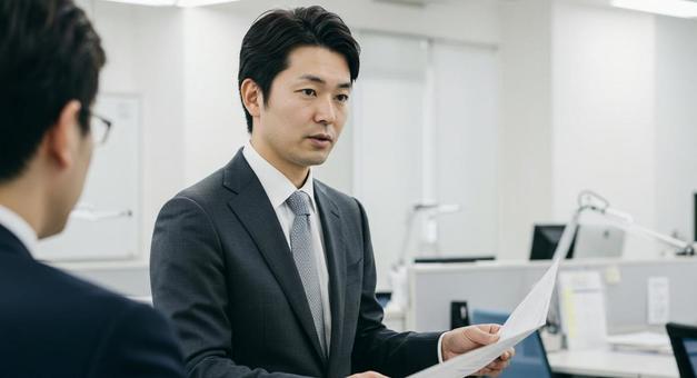 働く男性　事務　仕事の写真