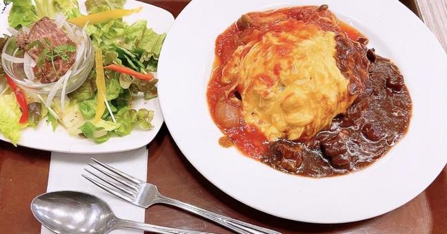 オムライス オムライス,卵,デミグラスソースの写真素材