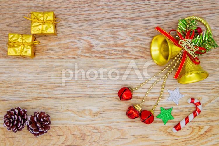木の床にクリスマスの小物 クリスマス,小物,記念日の写真素材
