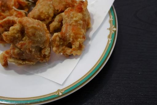 中華料理店の鶏のから揚げ 中華料理店の鶏のから揚げ から揚げ,鶏,キャベツの写真素材