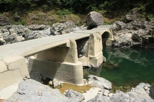 高知県仁淀川町　久喜沈下橋 久喜沈下橋,久喜橋,渡るの写真素材