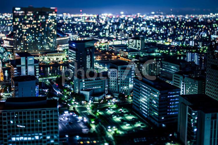 ミニチュア風の都会の夜景 ビル群,夜景,超高層ビルの写真素材