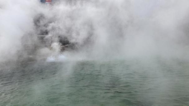 蒸気たちこめる地獄の池 蒸気たちこめる地獄の池 温泉,地獄めぐり,蒸気の写真素材