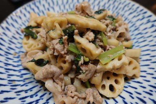 レンコンと豚肉の炒め物(アップ) レンコンと豚肉の炒め物(アップ)の写真
