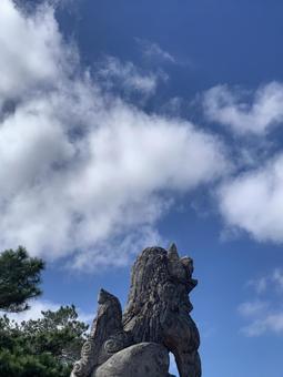 青空とシーサー 青空とシーサー 空,像,旅の写真素材