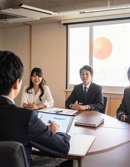 ビジネスシーン・プレゼンテーション会議 ビジネスシーン・プレゼンテーション会議の写真