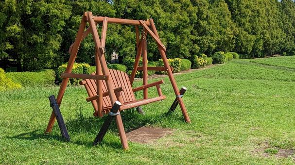 高原とブランコ２の写真