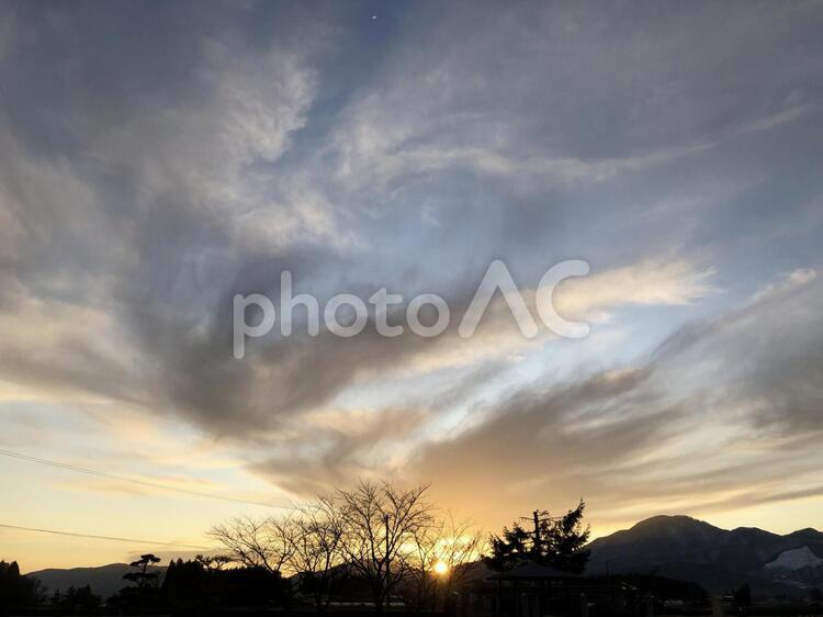 田舎の夕景 日暮れ,太陽,暁の写真素材