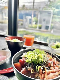ホテルの朝食バイキング(駿河丼) ホテルの朝食バイキング(駿河丼)の写真