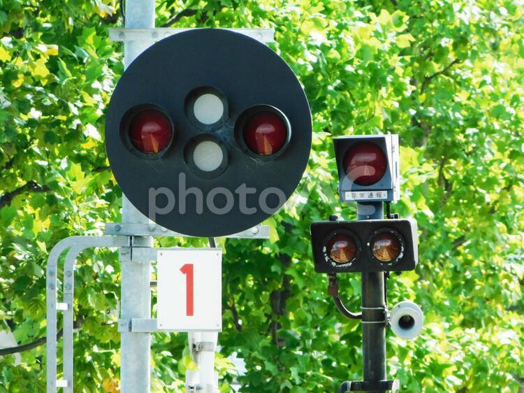 鉄道標識と信号灯 鉄道,標識,信号灯の写真素材