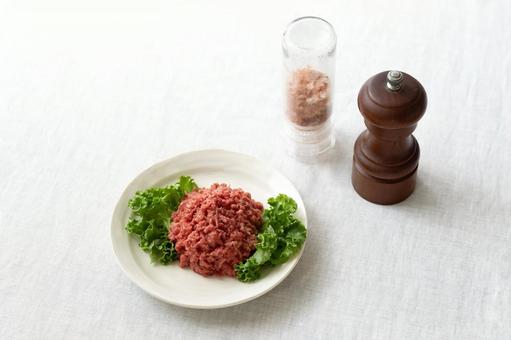 合い挽き肉 塩+胡椒 合い挽き肉 塩+胡椒の写真
