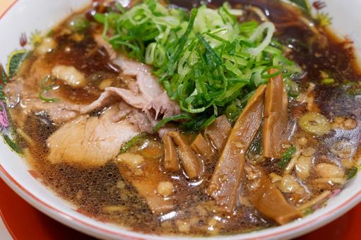伍福軒の背脂黒醤油ラーメン 伍福軒の背脂黒醤油ラーメン 伍福軒,背脂黒醤油ラーメン,こってりの写真素材