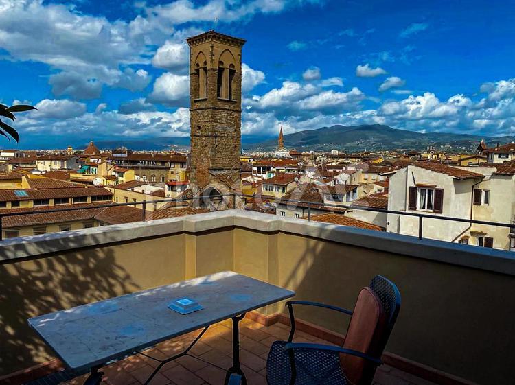 ホテルのデッキからのフィレンツェの街並み フィレンツェ,firenze,italyの写真素材