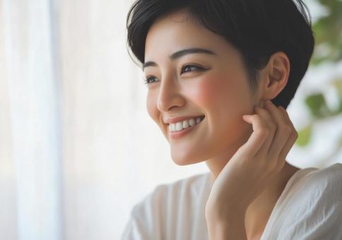ショートカット女性 ショートカット女性の写真