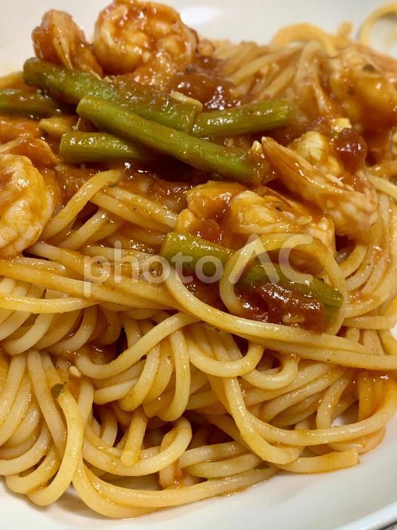 エビとアスパラのパスタ（トマトソース） パスタ,スパゲッティ,イタリアンの写真素材