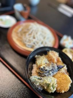 蕎麦と天丼 蕎麦と天丼の写真