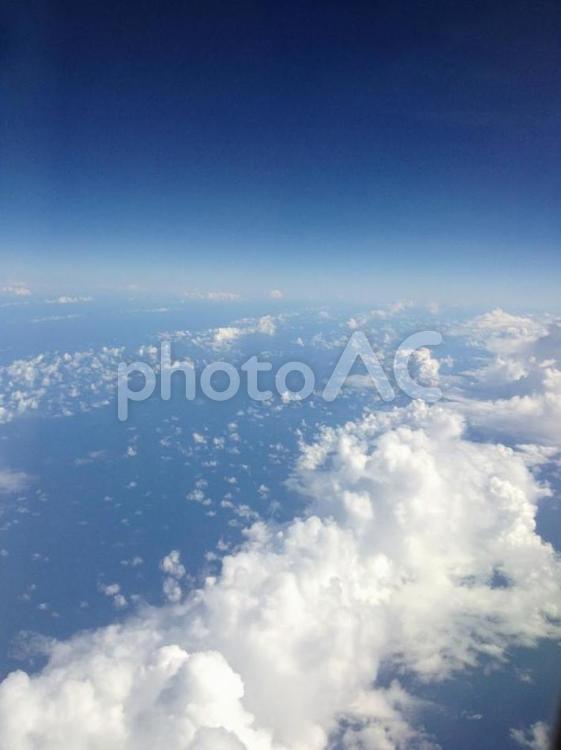 飛行機からみた空と海と雲 飛行機,旅行,ビジネスの写真素材