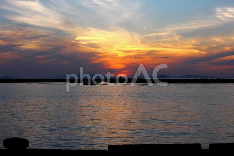 伊予港の夕暮れ　２ 伊予市,入り江,夕暮れの写真素材