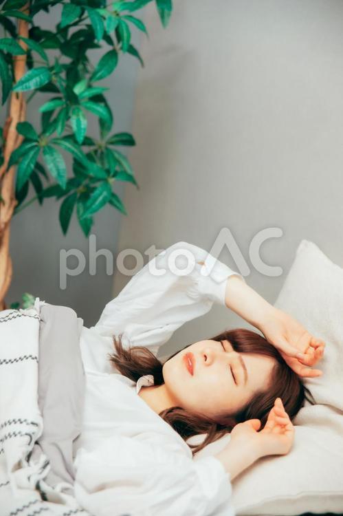 睡眠障害・眠れない女性 不眠症,睡眠不足,睡眠障害の写真素材