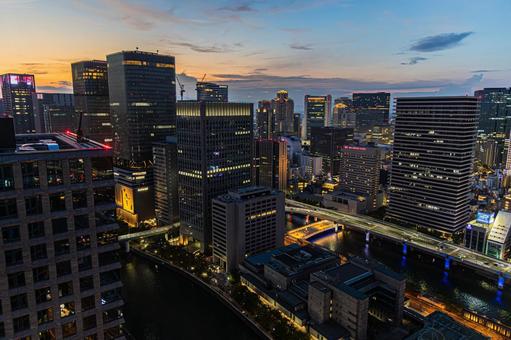 都市夜景 ステーションワン,淀屋橋,大阪の写真素材