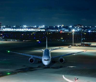 飛行機と夜景 飛行機と夜景 飛行機,羽田空港,空港の写真素材
