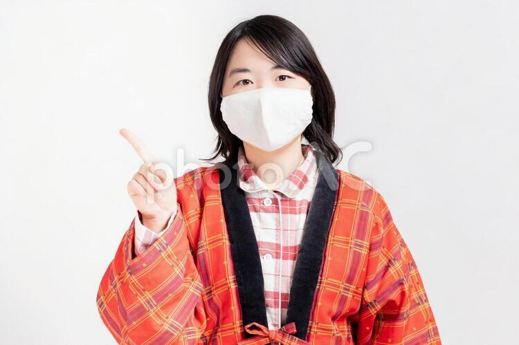 人差し指でポイントを示す女性 女性,ポイント,指の写真素材