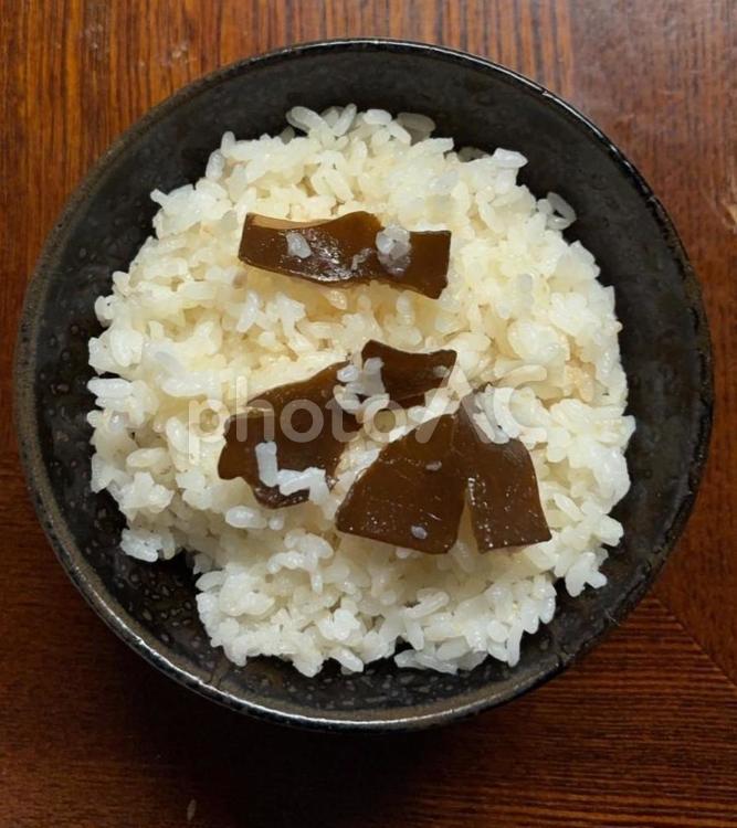  あきたこまち七分突き昆布ご飯の茶碗飯 茶碗飯,あきたこまち,七分突きの写真素材
