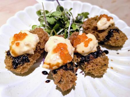 イクラを乗せた和風カキフライ カキフライ,牡蠣,揚げ物の写真素材