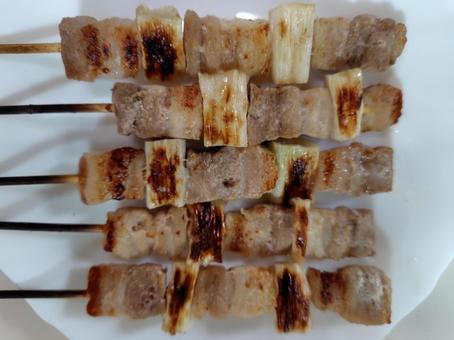 焼いた豚バラねぎま串 焼いた豚バラねぎま串の写真