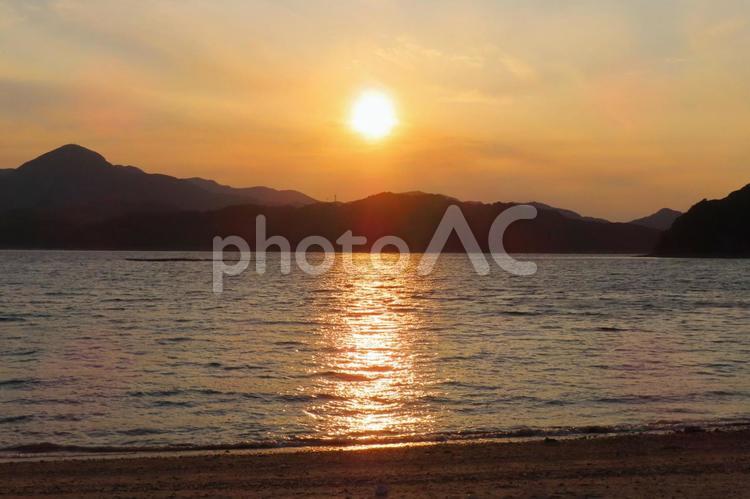 夕暮れと海 夕景,日没,遠景の写真素材