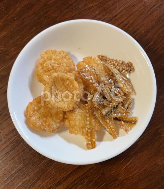 揚げ小丸せんべいと骨せんべいミックス 揚げ小丸,せんべい,骨せんべいの写真素材