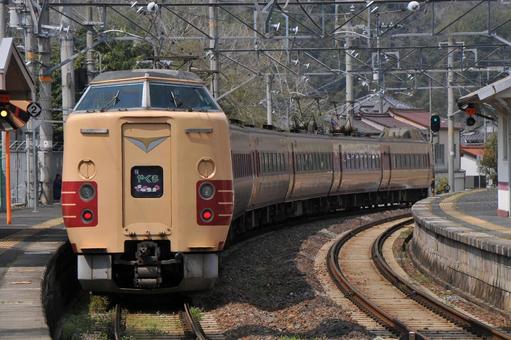 381系国鉄色　特急やくも　電車 鉄道,電車,線路の写真素材