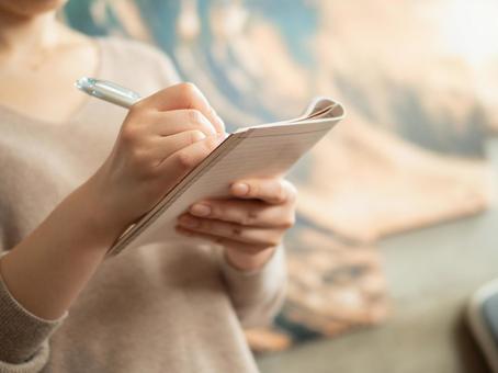 Image of a woman taking notes for training Image of a woman taking notes for training