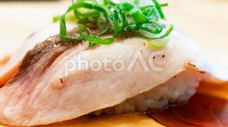 ハマチのネギ塩炙りのにぎり寿司 ハマチ,寿司,ネギ塩の写真素材